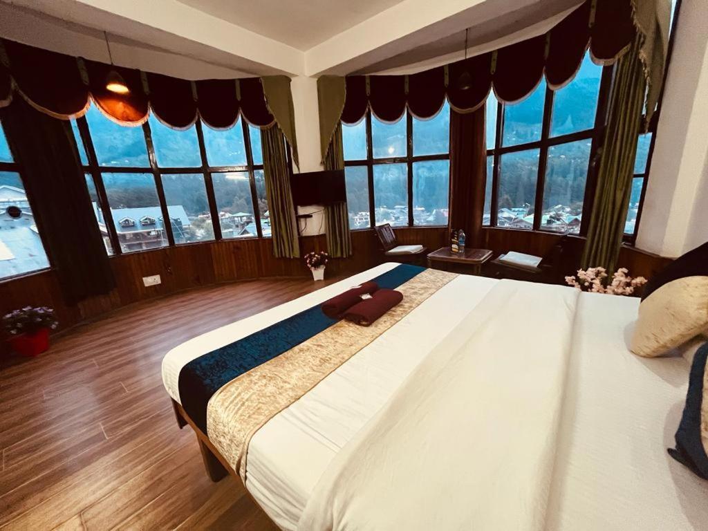 Hotel In Manali With Mountain View Near Mall Road Экстерьер фото