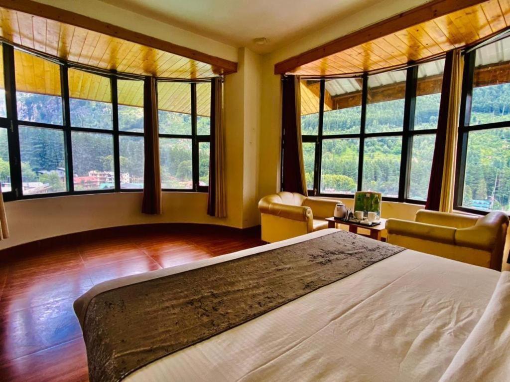 Hotel In Manali With Mountain View Near Mall Road Экстерьер фото