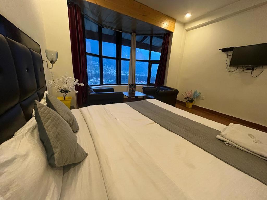 Hotel In Manali With Mountain View Near Mall Road Экстерьер фото