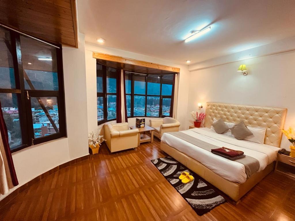 Hotel In Manali With Mountain View Near Mall Road Экстерьер фото