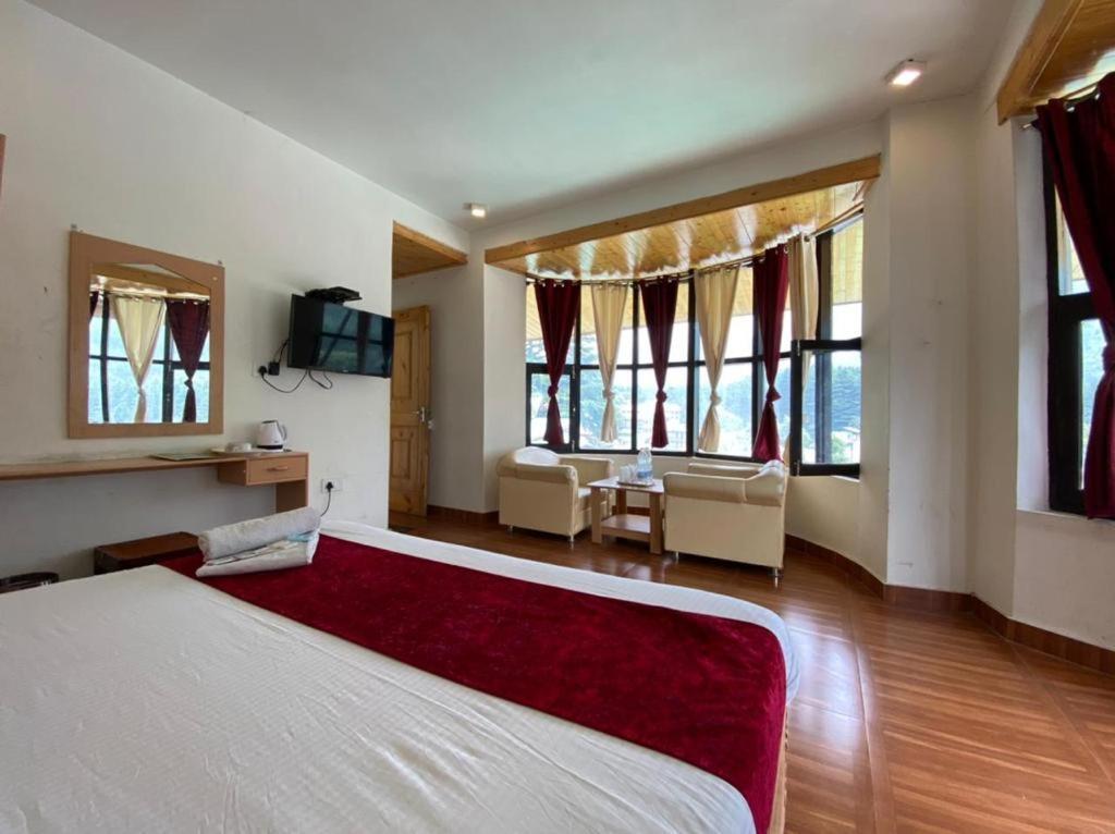 Hotel In Manali With Mountain View Near Mall Road Экстерьер фото